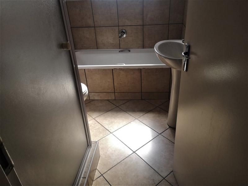 2 Bedroom Property for Sale in Florida Glen Gauteng