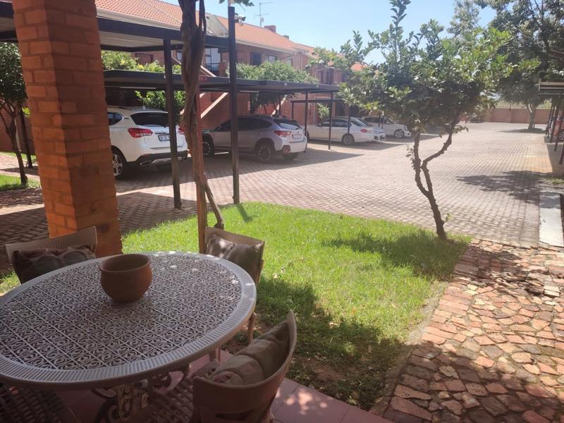 To Let 2 Bedroom Property for Rent in Ruimsig Gauteng