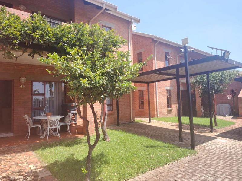 To Let 2 Bedroom Property for Rent in Ruimsig Gauteng
