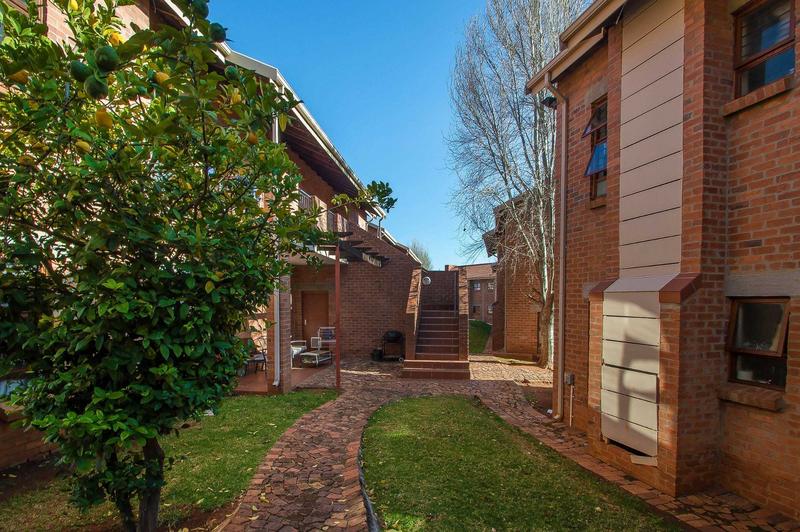 To Let 2 Bedroom Property for Rent in Ruimsig Gauteng