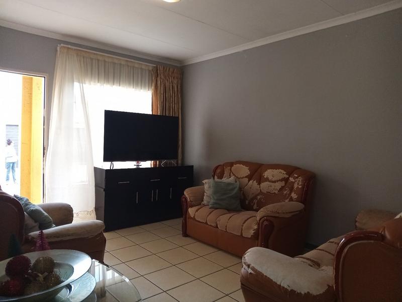2 Bedroom Property for Sale in Mohlakeng Gauteng