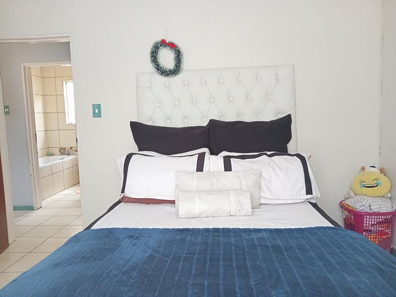 2 Bedroom Property for Sale in Mohlakeng Gauteng