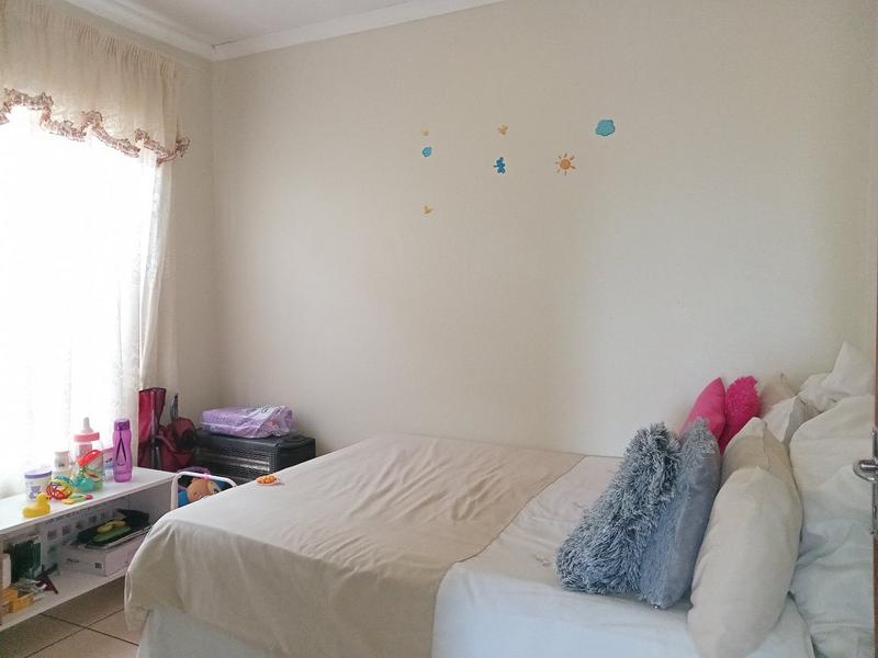 2 Bedroom Property for Sale in Mohlakeng Gauteng