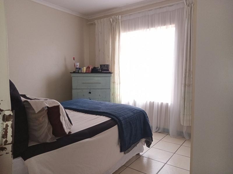 2 Bedroom Property for Sale in Mohlakeng Gauteng