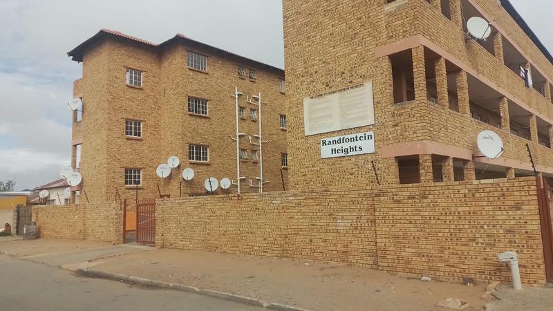 1 Bedroom Property for Sale in Randfontein Central Gauteng