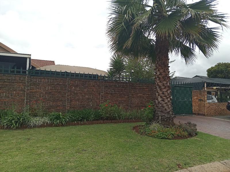 5 Bedroom Property for Sale in Randpoort Gauteng