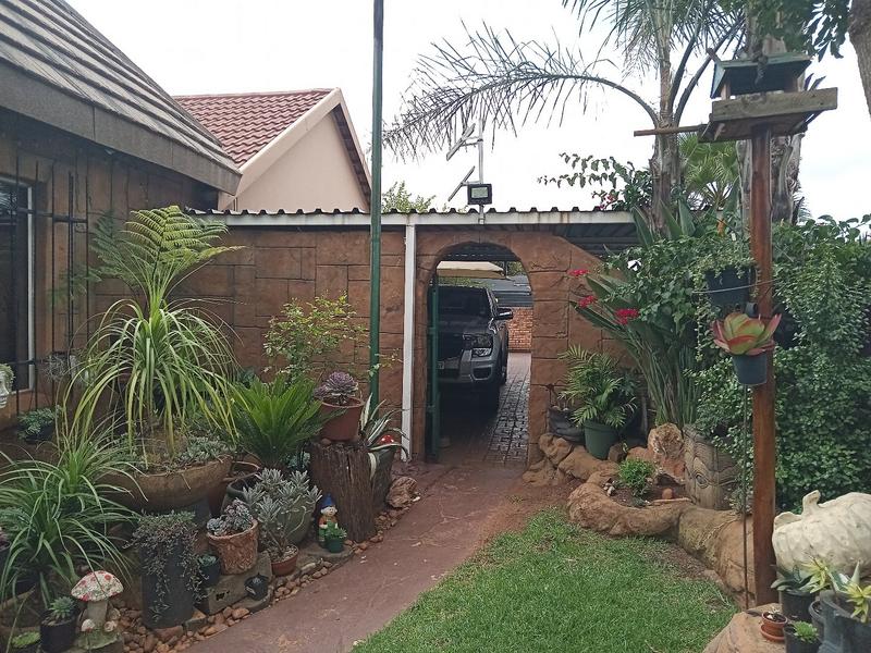 5 Bedroom Property for Sale in Randpoort Gauteng