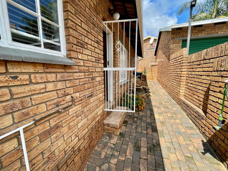 3 Bedroom Property for Sale in Rangeview Gauteng