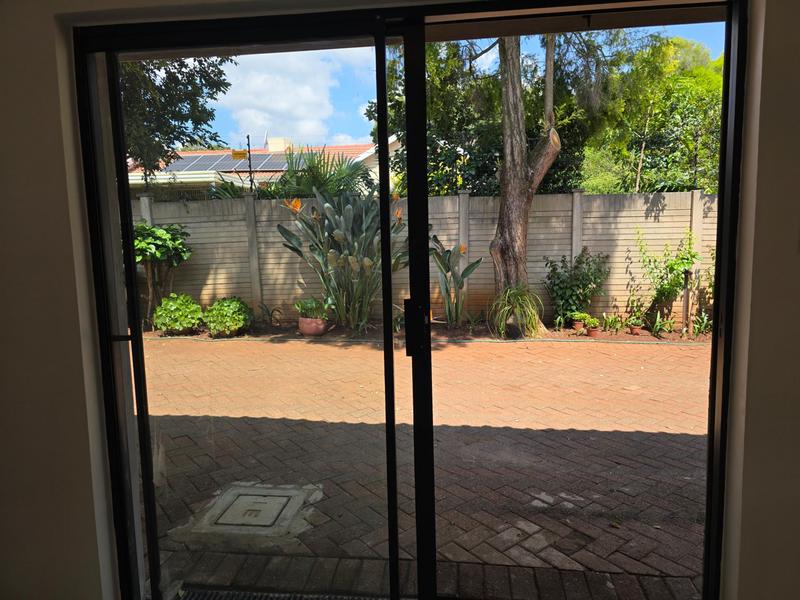 To Let 1 Bedroom Property for Rent in Eldoraigne Gauteng