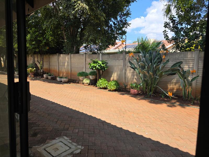 To Let 1 Bedroom Property for Rent in Eldoraigne Gauteng
