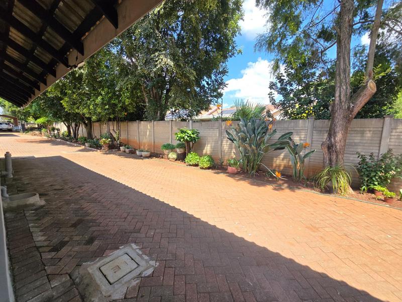 To Let 1 Bedroom Property for Rent in Eldoraigne Gauteng