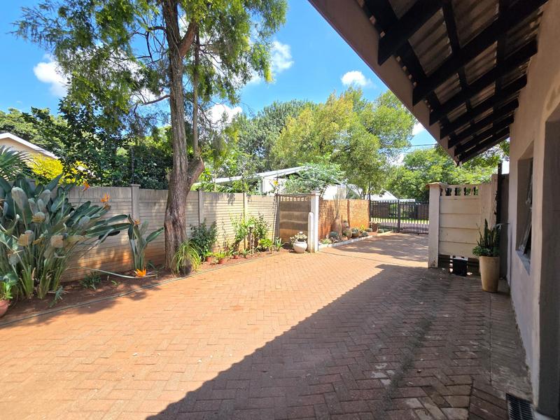 To Let 1 Bedroom Property for Rent in Eldoraigne Gauteng