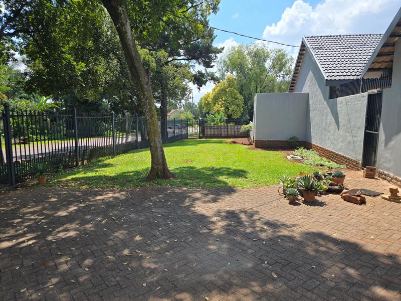 To Let 1 Bedroom Property for Rent in Eldoraigne Gauteng