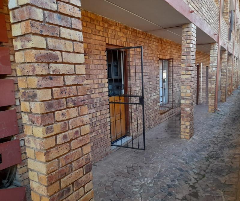 2 Bedroom Property for Sale in Lotus Gardens Gauteng