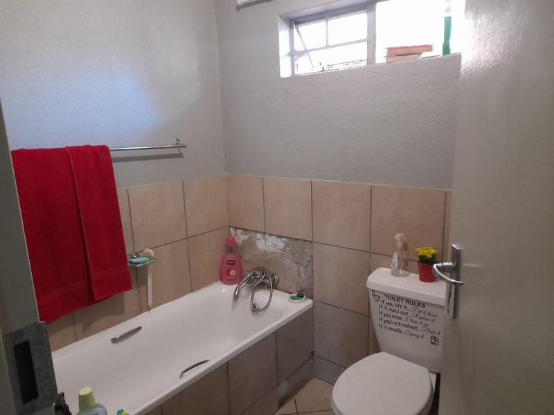 2 Bedroom Property for Sale in Lotus Gardens Gauteng