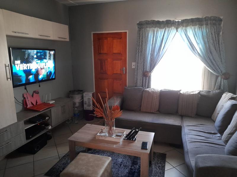 2 Bedroom Property for Sale in Lotus Gardens Gauteng