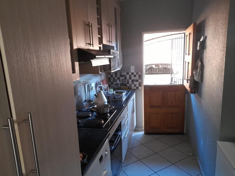 2 Bedroom Property for Sale in Lotus Gardens Gauteng