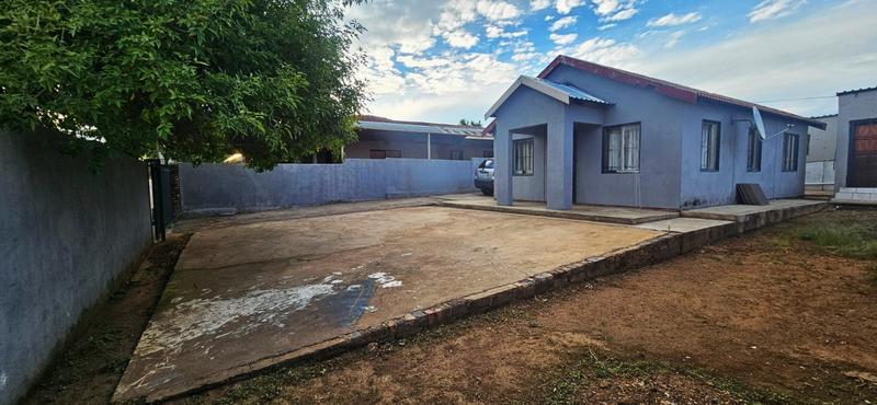 5 Bedroom Property for Sale in Lotus Gardens Gauteng