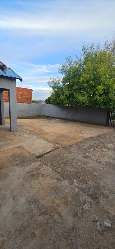 5 Bedroom Property for Sale in Lotus Gardens Gauteng