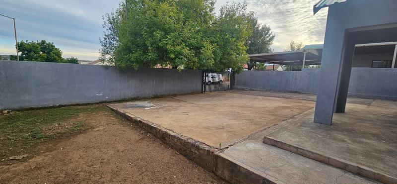 5 Bedroom Property for Sale in Lotus Gardens Gauteng