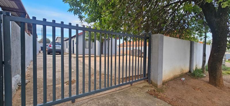 5 Bedroom Property for Sale in Lotus Gardens Gauteng