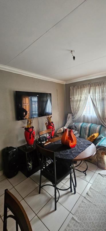5 Bedroom Property for Sale in Lotus Gardens Gauteng