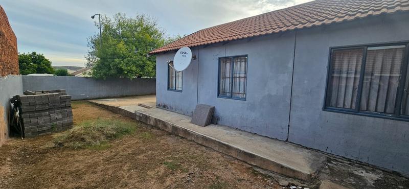 5 Bedroom Property for Sale in Lotus Gardens Gauteng