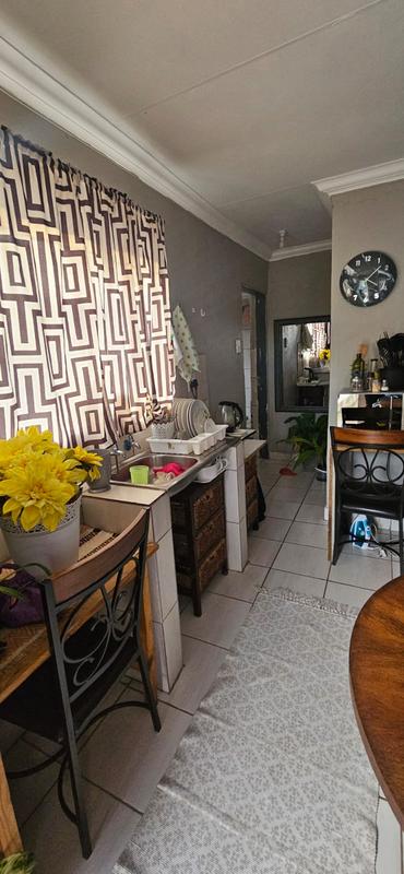 5 Bedroom Property for Sale in Lotus Gardens Gauteng