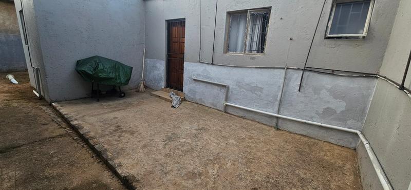 5 Bedroom Property for Sale in Lotus Gardens Gauteng