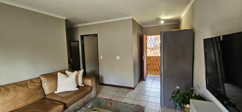 2 Bedroom Property for Sale in Lotus Gardens Gauteng
