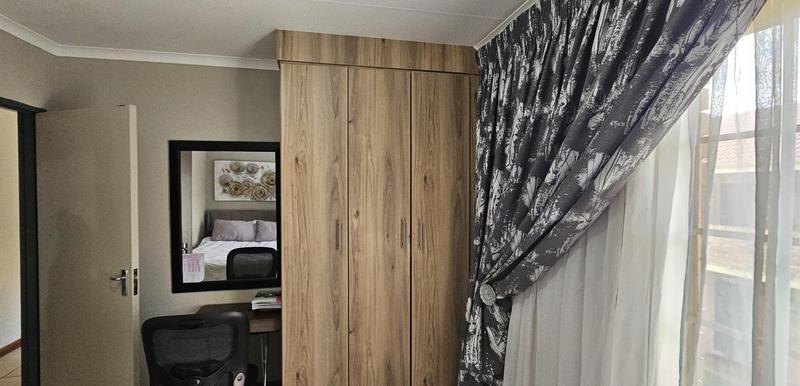 2 Bedroom Property for Sale in Lotus Gardens Gauteng