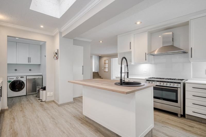 To Let 4 Bedroom Property for Rent in Dainfern Golf Estate Gauteng