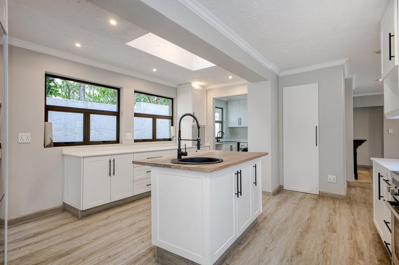 To Let 4 Bedroom Property for Rent in Dainfern Golf Estate Gauteng