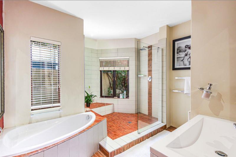 To Let 4 Bedroom Property for Rent in Dainfern Golf Estate Gauteng