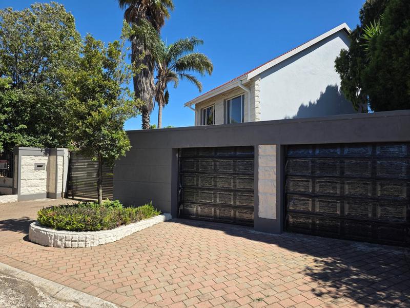 6 Bedroom Property for Sale in Glen Marais Gauteng