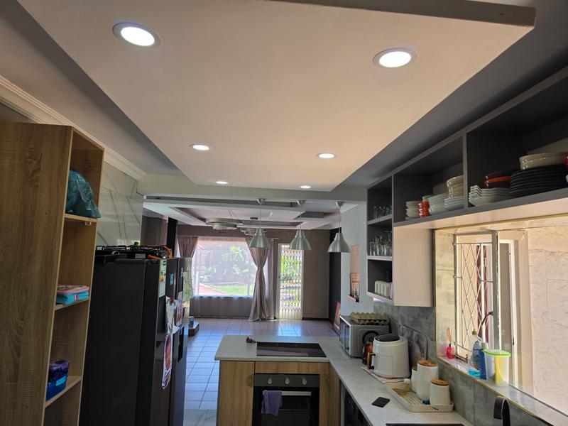 6 Bedroom Property for Sale in Glen Marais Gauteng