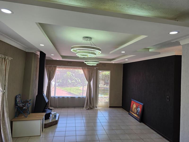 6 Bedroom Property for Sale in Glen Marais Gauteng