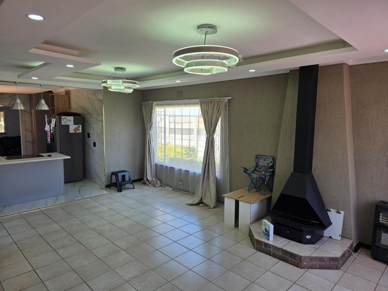 6 Bedroom Property for Sale in Glen Marais Gauteng