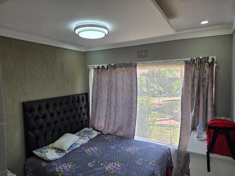 6 Bedroom Property for Sale in Glen Marais Gauteng