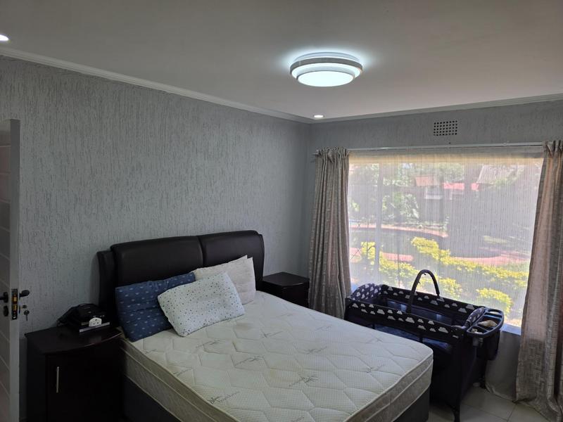 6 Bedroom Property for Sale in Glen Marais Gauteng