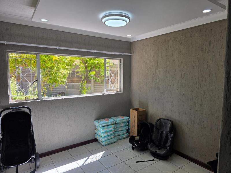 6 Bedroom Property for Sale in Glen Marais Gauteng