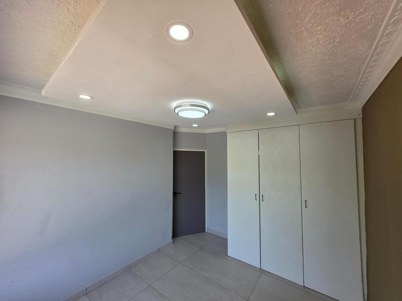 6 Bedroom Property for Sale in Glen Marais Gauteng