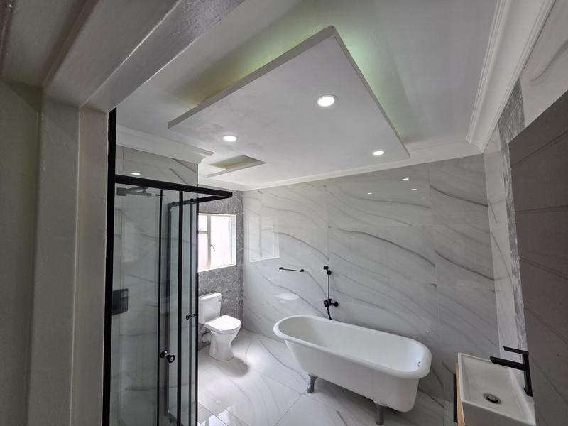 6 Bedroom Property for Sale in Glen Marais Gauteng