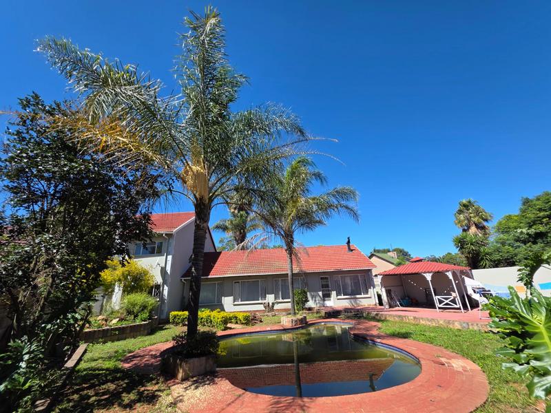 6 Bedroom Property for Sale in Glen Marais Gauteng