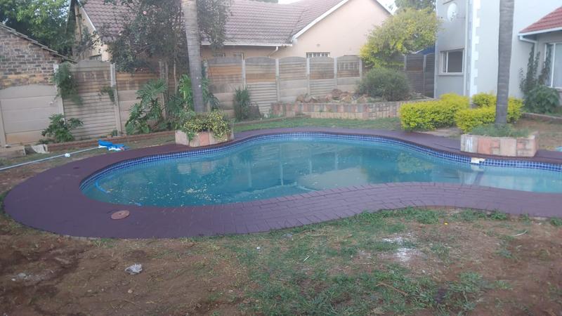 6 Bedroom Property for Sale in Glen Marais Gauteng