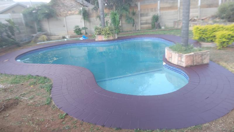 6 Bedroom Property for Sale in Glen Marais Gauteng