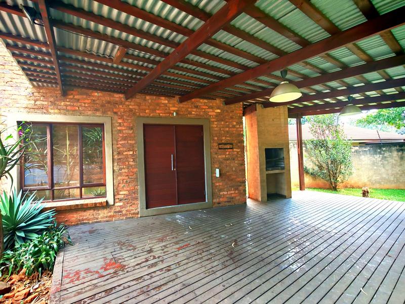 To Let 4 Bedroom Property for Rent in Lynnwood Glen Gauteng