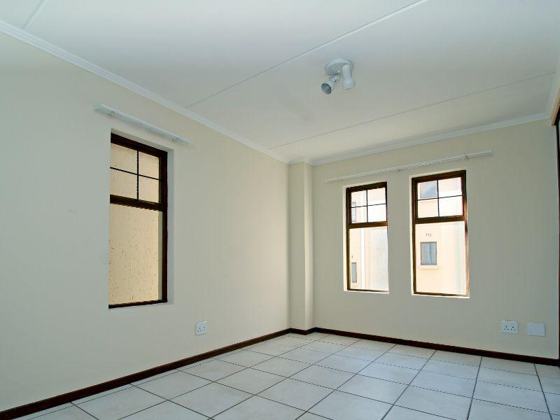 1 Bedroom Property for Sale in Kosmosdal Gauteng