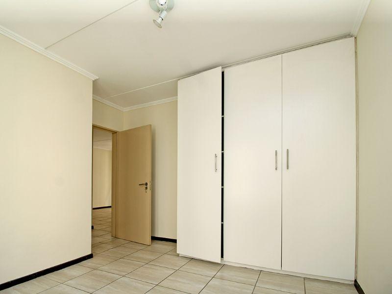 1 Bedroom Property for Sale in Kosmosdal Gauteng