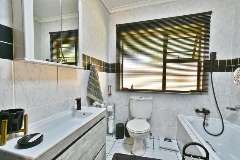 3 Bedroom Property for Sale in New Redruth Gauteng